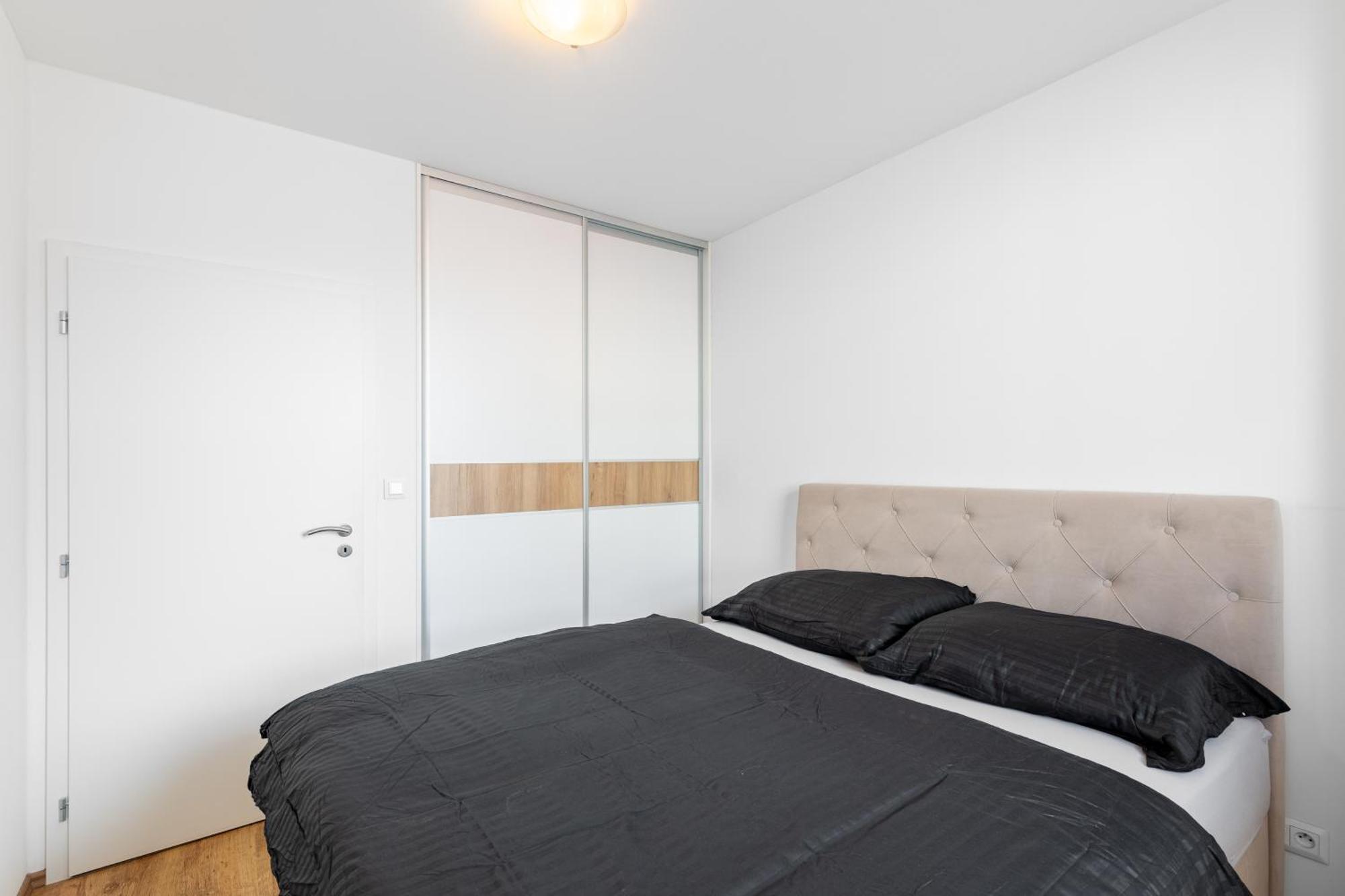 Leo Apartment - Ac & Free Parking Bratislava Exterior foto