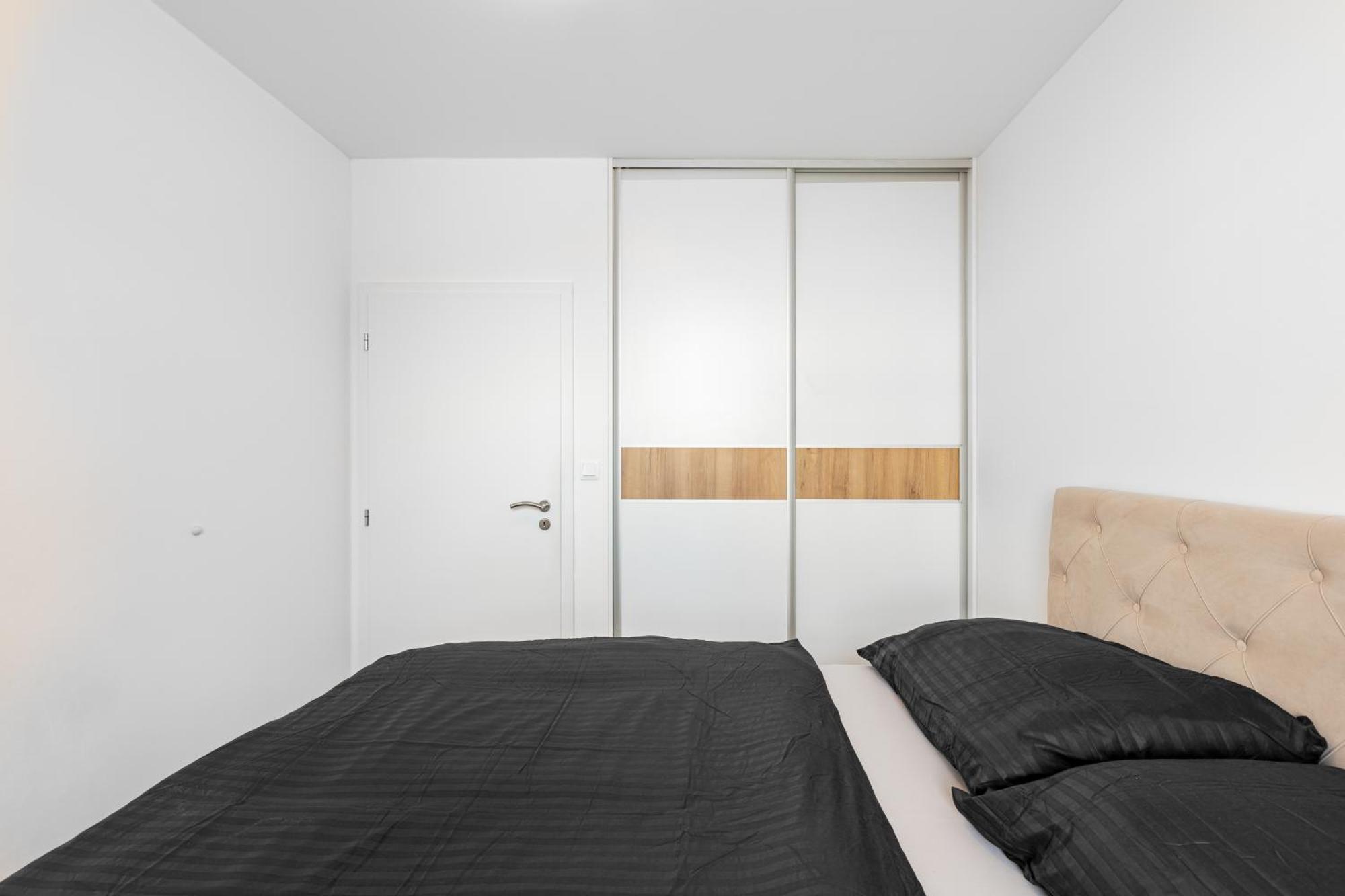 Leo Apartment - Ac & Free Parking Bratislava Exterior foto